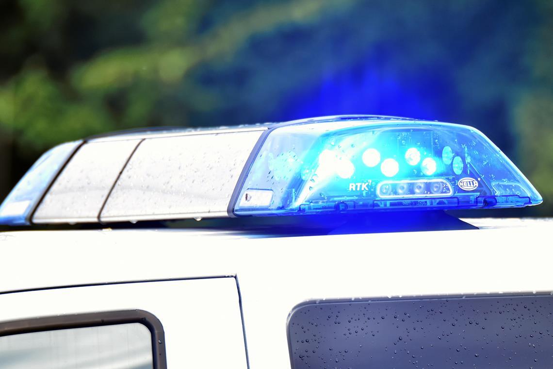 Die Polizei sucht nun nach Zeugen. Symbolfoto: Tobias Sellmaier