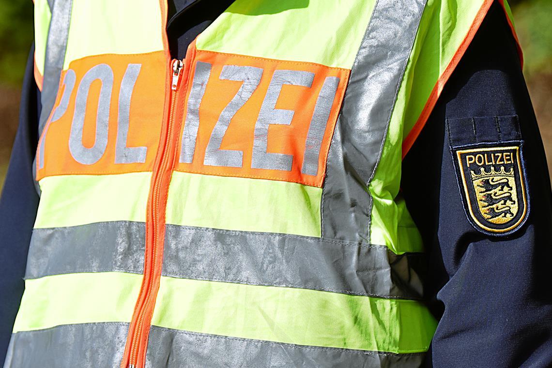 Die Polizei sucht weitere Zeugen sowie einen beschädigten Audi. Symbolfotos: Tobias Sellmaier