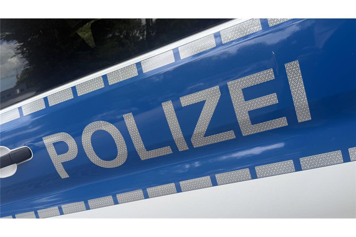 Die Polizei sucht Zeugen des Unfalls. (Symbolbild)