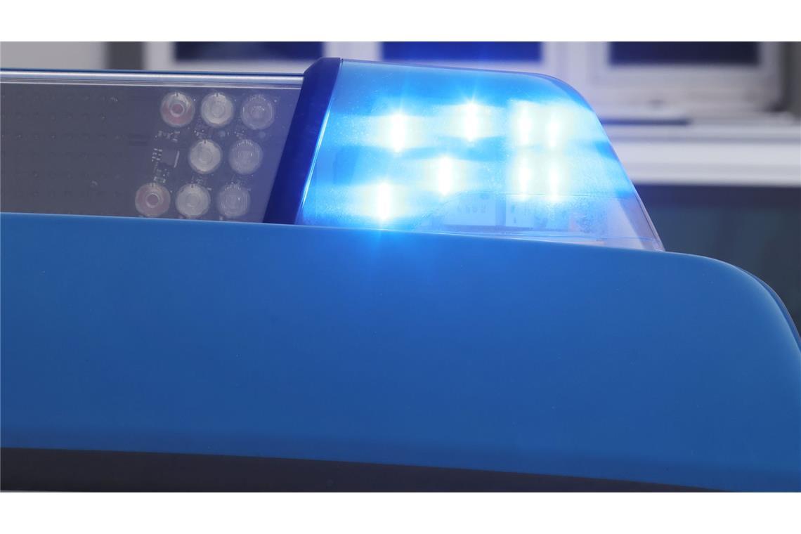 Mit Axt bewaffneter Räuber überfällt Haushaltsladen