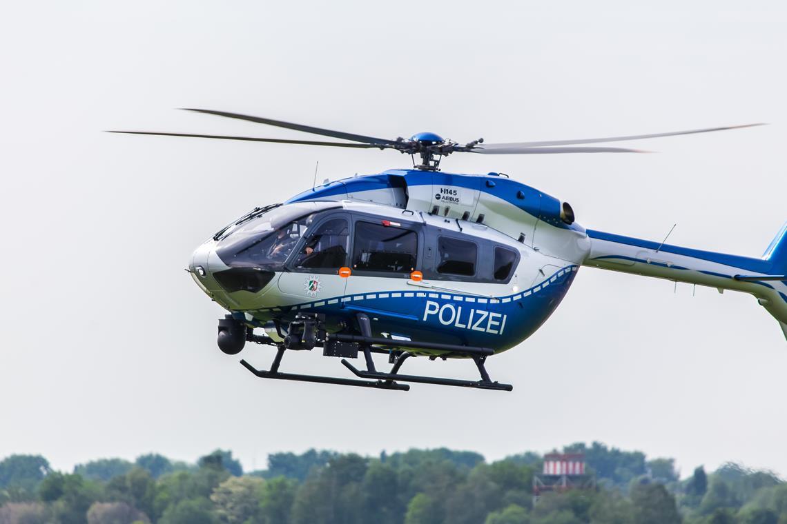 Vermisster 11-jähriger Junge wieder aufgetaucht Die Polizei suchte auch mit einem Hubschrauber nach dem 11-Jährigen. Symbolbild: Tobias Arhelger / Adobe Stock