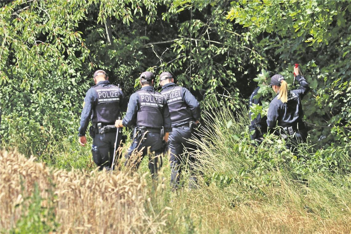 Die Polizei suchte gestern an der Rems nach der Vermissten. Dabei fanden sie eine Leiche.Foto: 7aktuell.de/Lermer