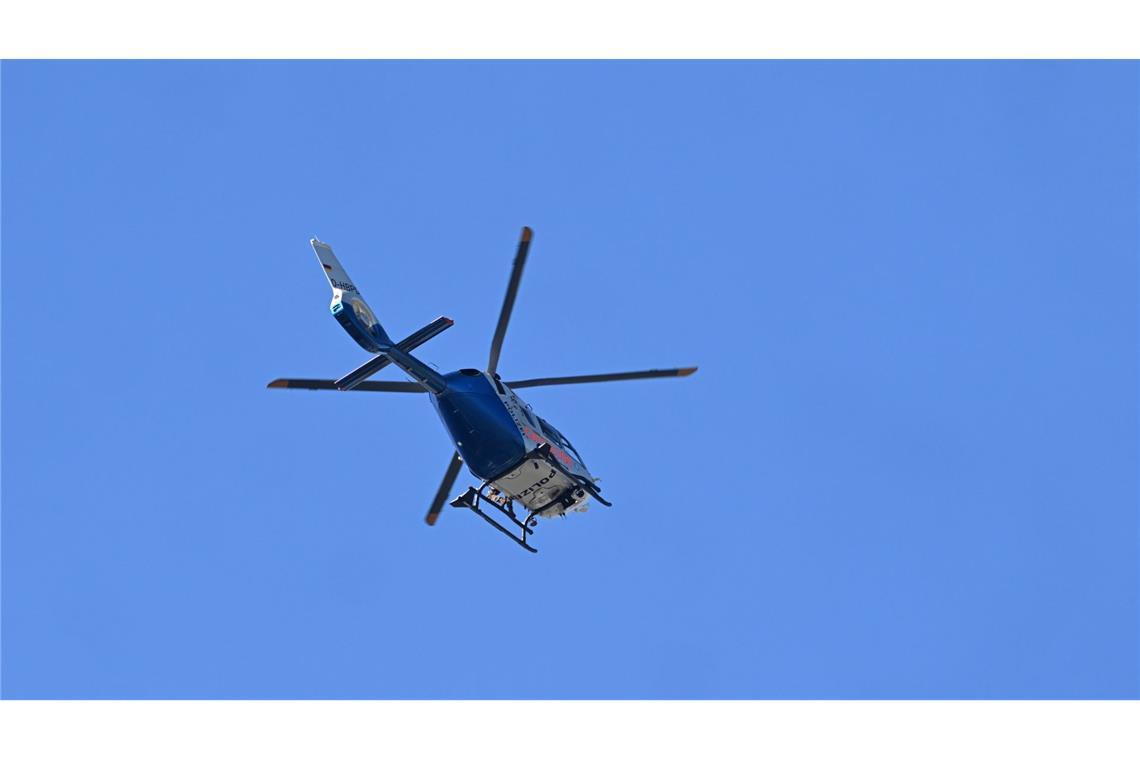 Betrunkener mit Wohnmobil unterwegs – Polizei sucht stundenlang Die Polizei suchte mit einem Hubschrauber nach dem Mann. (Symbolbild)