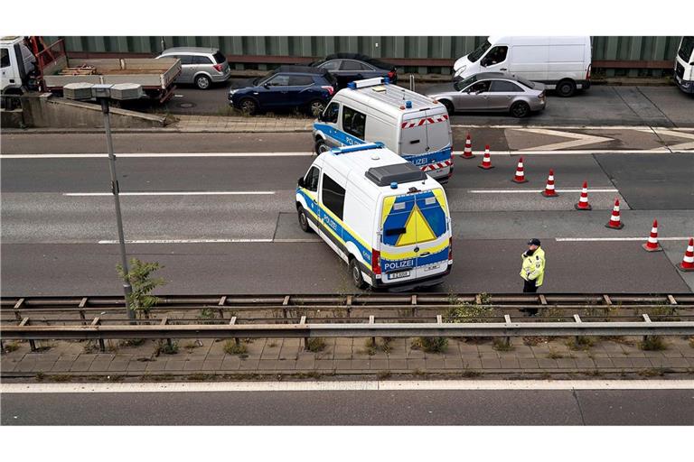 Die Polizei suchte nach Spuren und Beweismitteln.