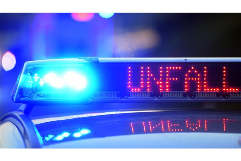 Die Polizei und der Rettungsdienst sind noch im Einsatz (Symbolbild).