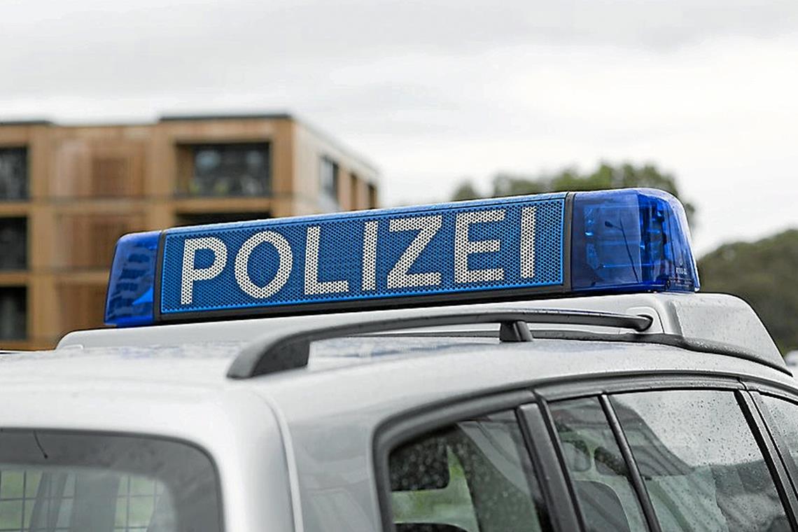 Die Polizei veranlasste bei einer 30-jährigen Autofahrerin, die einen Unfall gebaut hatte, eine Blutentnahme. Die Frau war stark betrunken. Symbolfoto: fotofund - stock.adobe.com