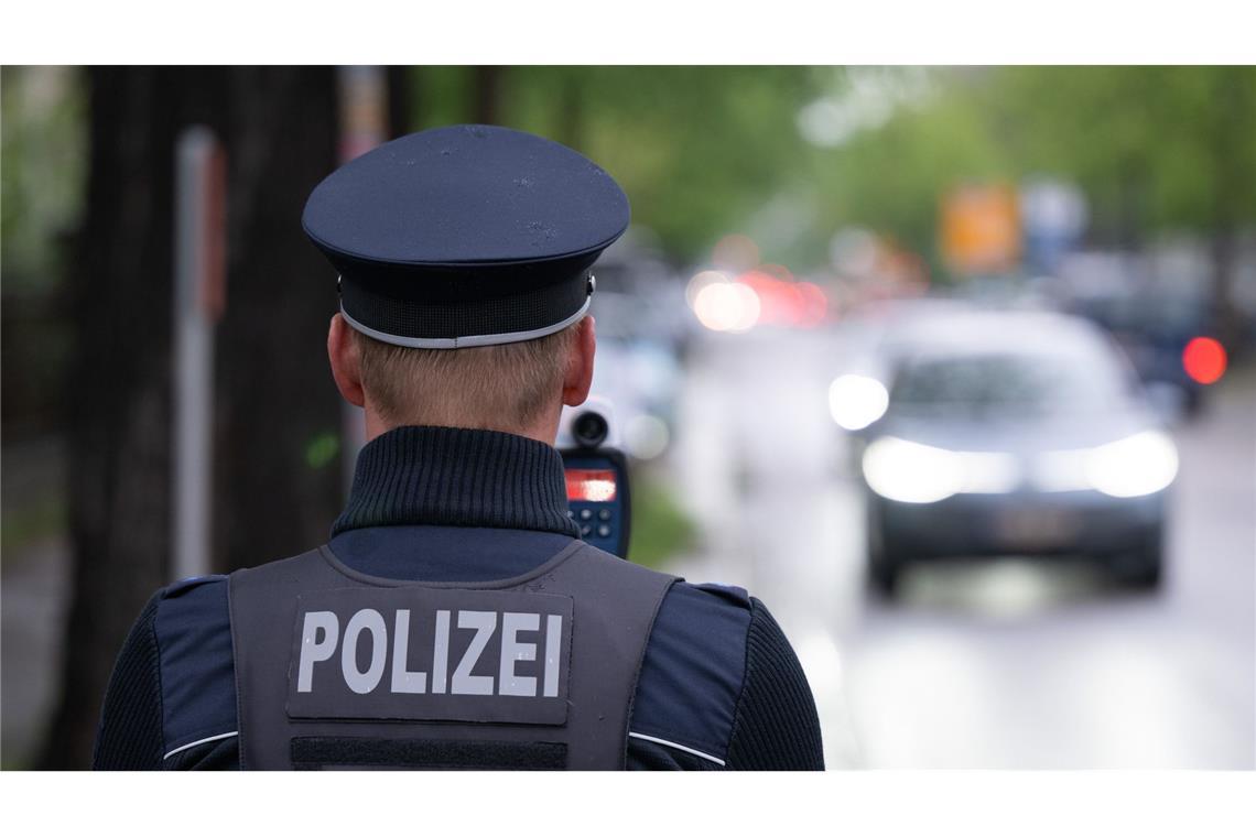 Die Polizei versuchte, den Fahrer zu stoppen. (Symbolbild)