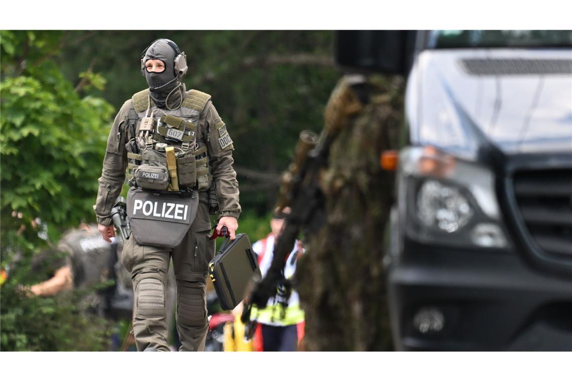 Mit Kindern in Wohnung verschanzt – Mann sitzt in Untersuchungshaft Die Polizei war am Dienstag in Rosengarten (Kreis Schwäbisch Hall) zu einem größeren Einsatz ausgerückt.