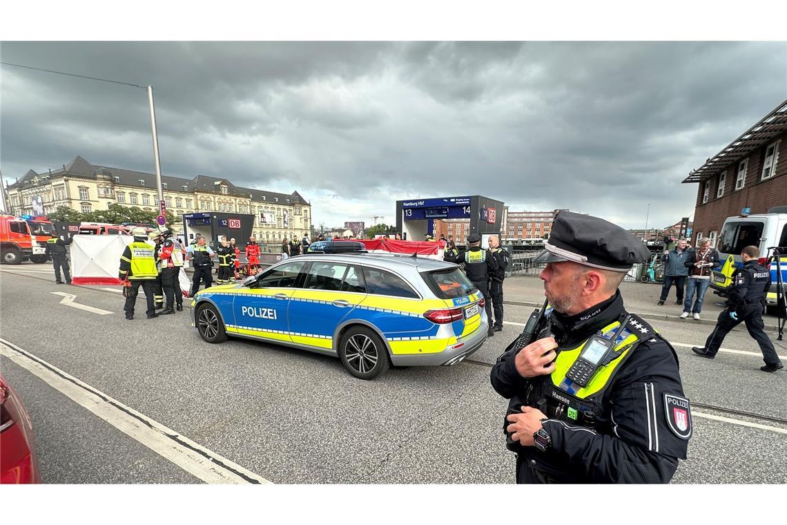 Die Polizei war mit einem Großaufgebot im Einsatz am Tatort.