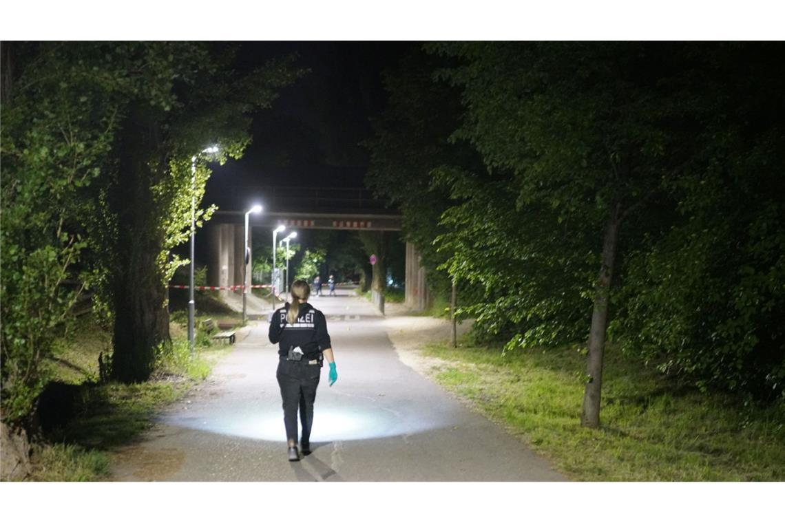25-Jähriger durch Schuss in Göppingen schwer verletzt Die Polizei war mit einem Großaufgebot vor Ort.