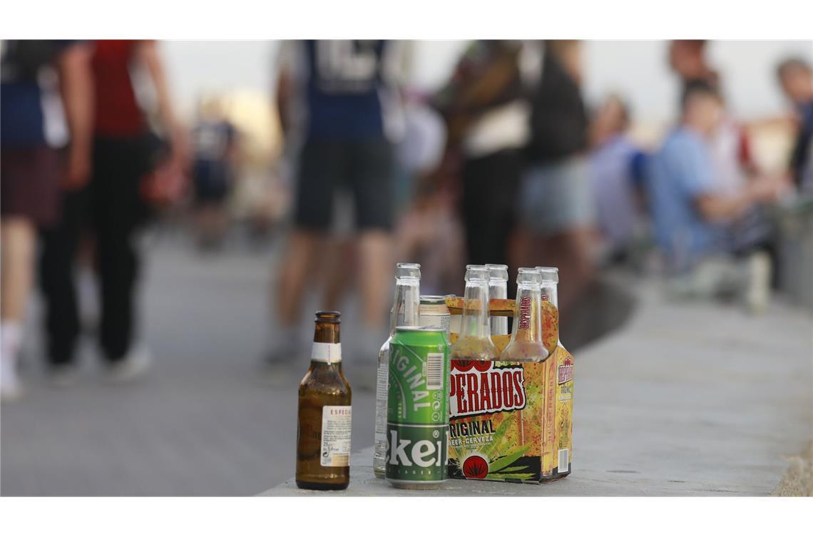 Polizei warnt vor illegalen Strand-Drinks Die Polizei warnt vor Strand-Drinks.