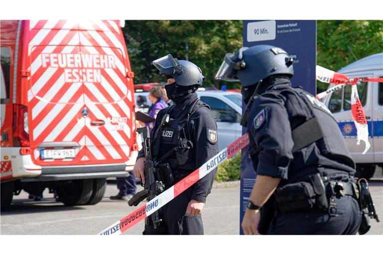 Die Polizei wird zu einem Großeinsatz gerufen.