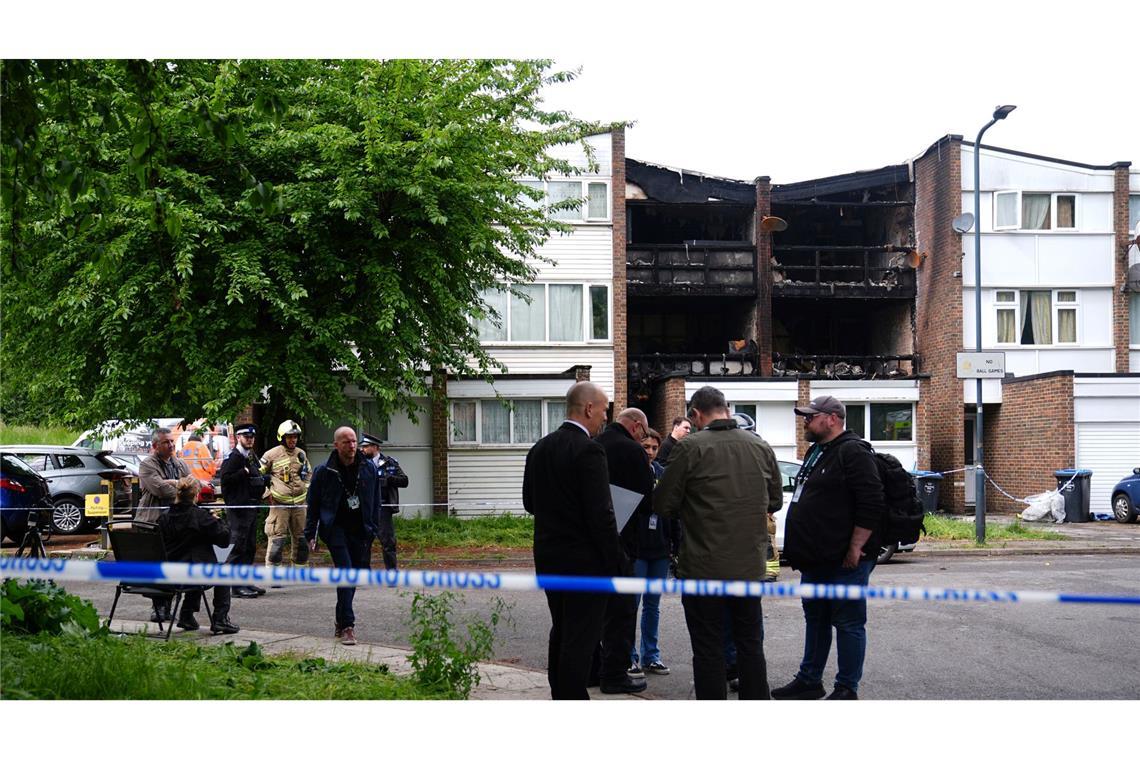 Hausbrand in London: Drei Kinder unter den Toten Die Polizei wurde zu dem Hausbrand gerufen.