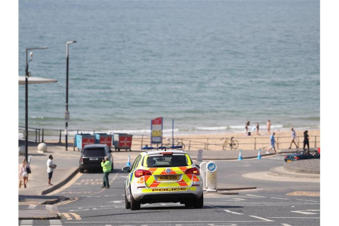 Die Polizei zeigt an einem Stand in Bournemouth Präsenz. Foto: Andrew Matthews/PA Wire/dpa
