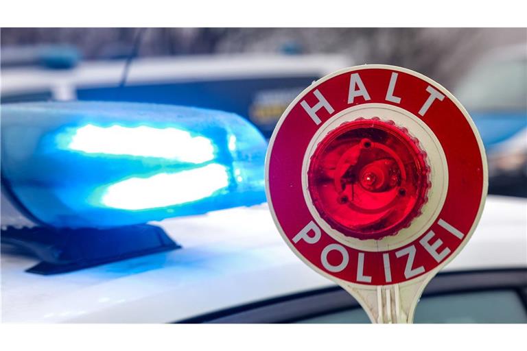 Die Polizeibeamten konnten den Mann stoppen. (Symbolbild)