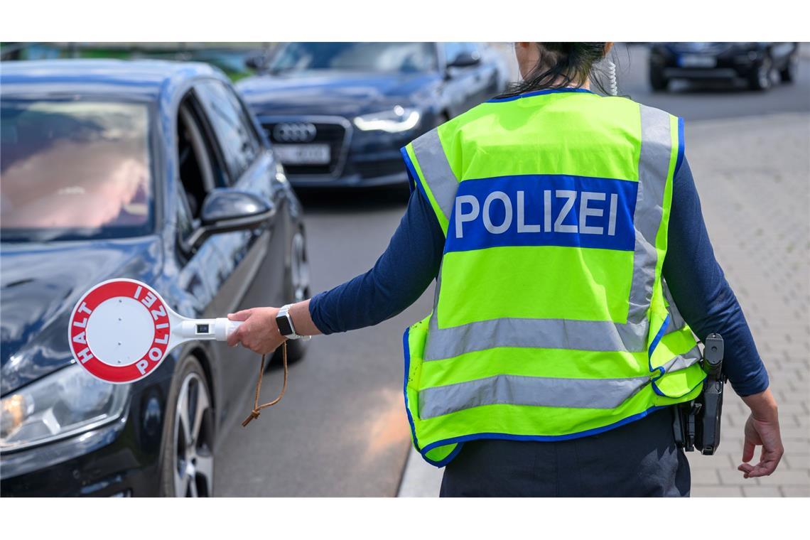 Polizeigewerkschaft nennt Grenzkontrollen unverhältnismäßig Die Polizeigewerkschaft beklagt 2,8 Millionen Überstunden bei der Bundespolizei. (Archivbild)