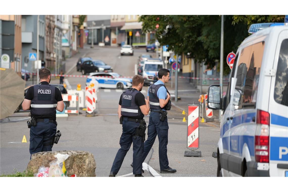 Die Polizisten hatten den jungen Mann nach einem mutmaßlichen Tankstellenraub fassen wollen. (Archivbild)