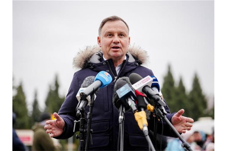 Die polnische Regierung - hier im Bild Präsident Andrzej Duda - widerspricht Gerüchten über Kampfjetlieferungen in die Ukraine. Foto: Kay Nietfeld/dpa