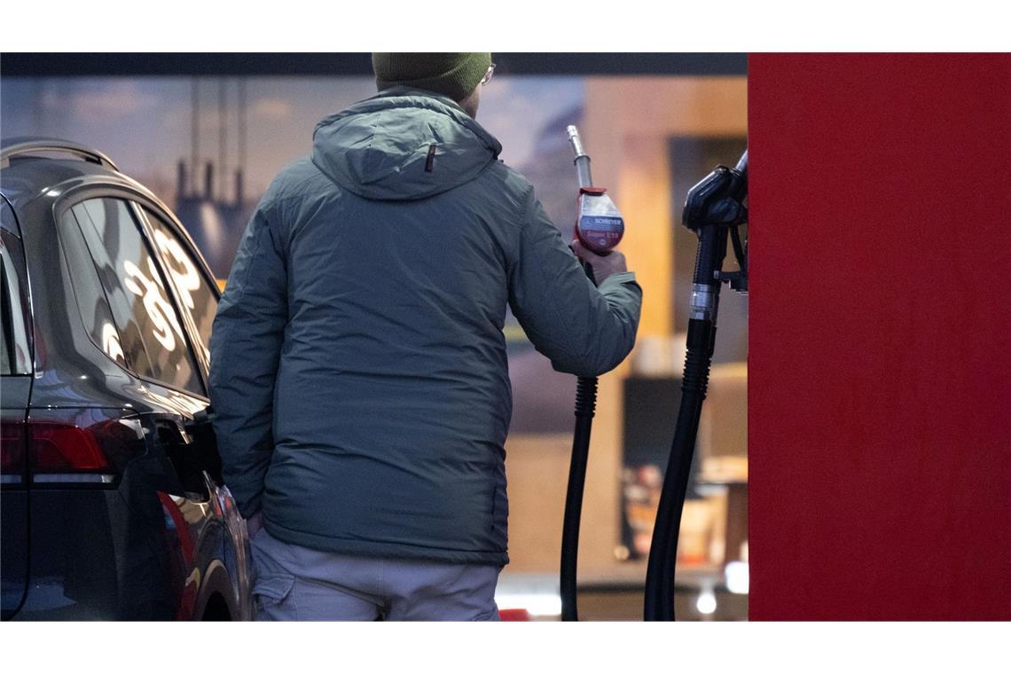 Sprit immer teurer: Auch Super E10 kostet mehr als 2 Euro