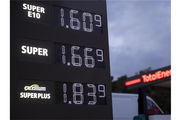 Die Preise für Benzin sind im September stark gestiegen. Foto: Carsten Koall/dpa