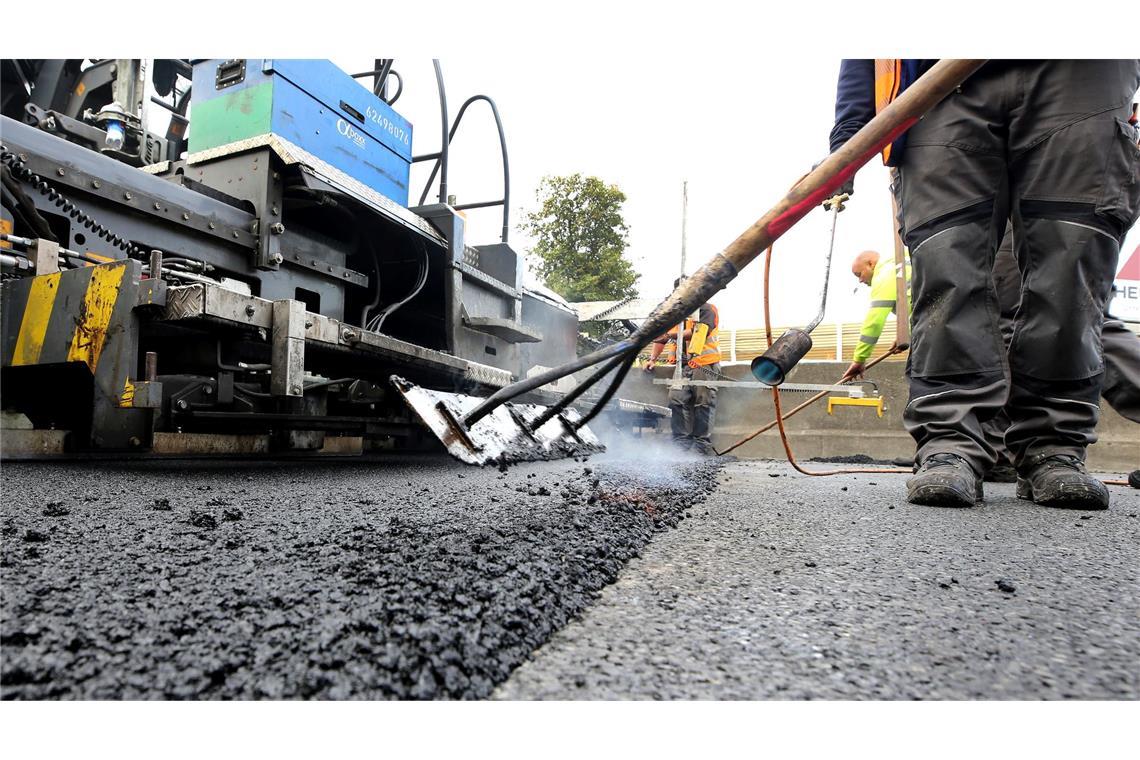 Die Preise für Bitumen sind mit dem Iran-Krieg rasant gestiegen. (Symbolbild)