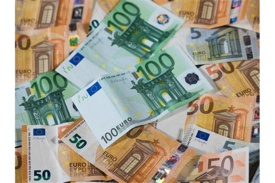 Die privaten Haushalte in Deutschland erreichten Ende 2020 ein Geldvermögen von fast 7 Billionen Euro. Foto: Jens Büttner/dpa-Zentralbild/dpa