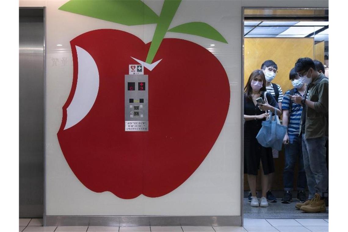 Die prodemokratische Zeitung „Apple Daily“ existiert seit 26 Jahren und hatte zuletzt eine Auflage von 80.000 Exemplaren. Foto: Vincent Yu/AP/dpa