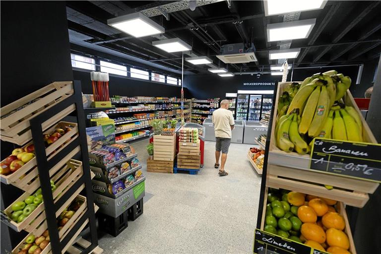 Die Produkte sind speziell an die Kunden in der Stadt angepasst: Neben Grundversorgung gibt es mehr Snacks und Getränke. Foto: Alex Becher