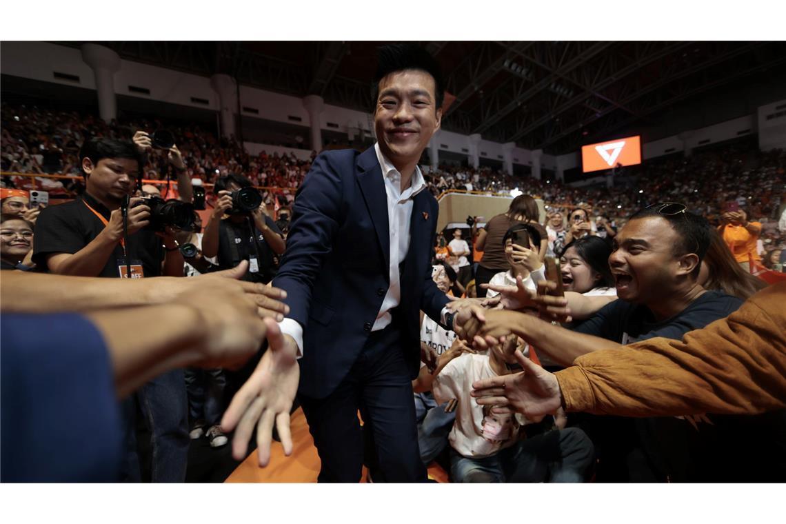 Die progressive People’s Party (PP) unter Natthaphong Ruengpanyawut führte zuletzt in Umfragen.