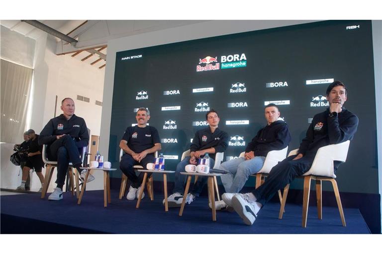 Die Protagonisten im Red-Bull-Team mit dem Tour-Dritten Florian Lipowitz (M.)