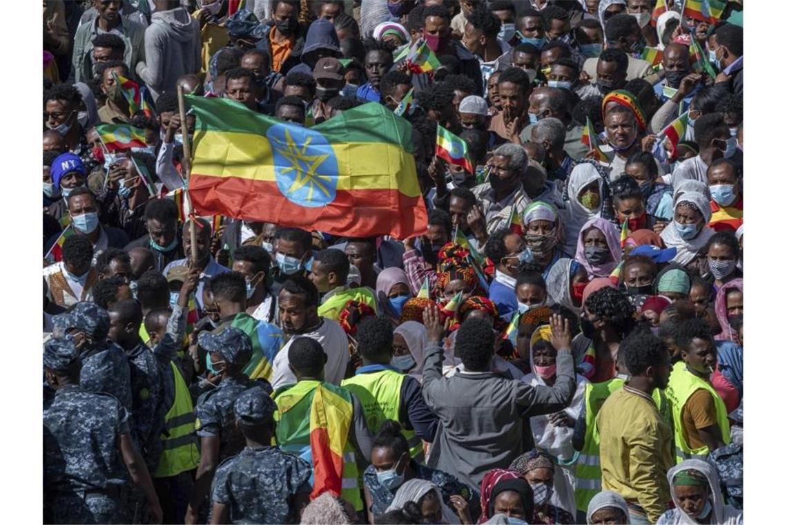 Die Proteste richten sich auch gegen internationale Stimmen, die ein Ende der Gewalt fordern. Foto: Mulugeta Ayene/AP/dpa/Archivbild