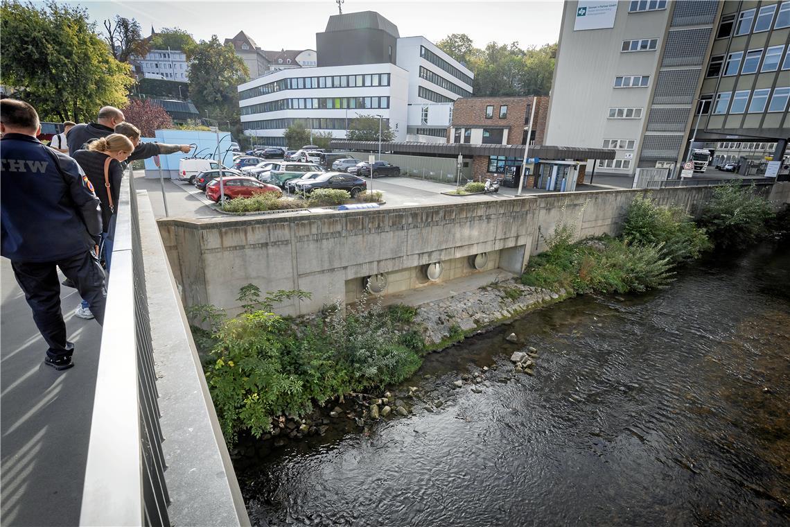 Die Pumpen können rund 1000 Liter Wasser pro Sekunde befördern. Dahinter liegt unter dem Parkplatz Am Kalten Wasser das größte Überlaufbecken in Backnang. Fotos: Alexander Becher