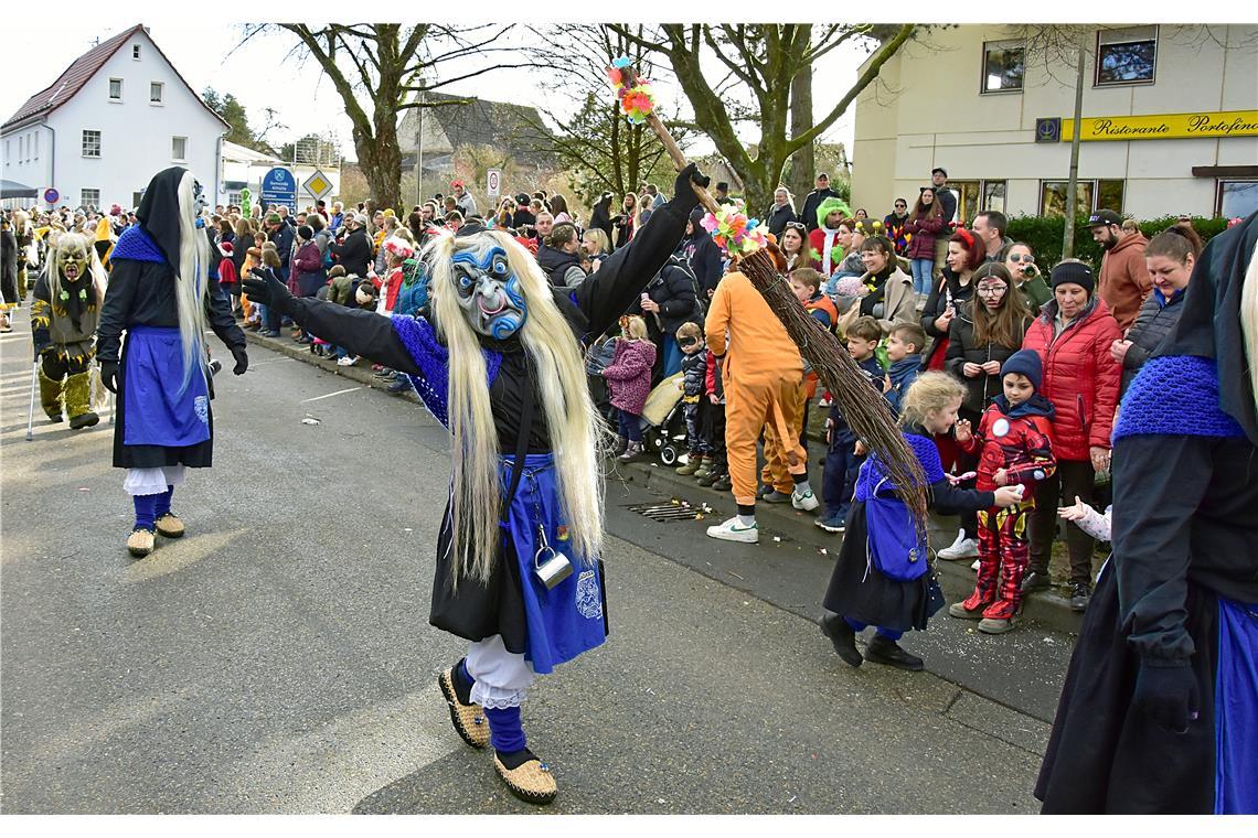 Die Quella-Hexa aus Rietenau. Faschingsumzug in Althütte. SK