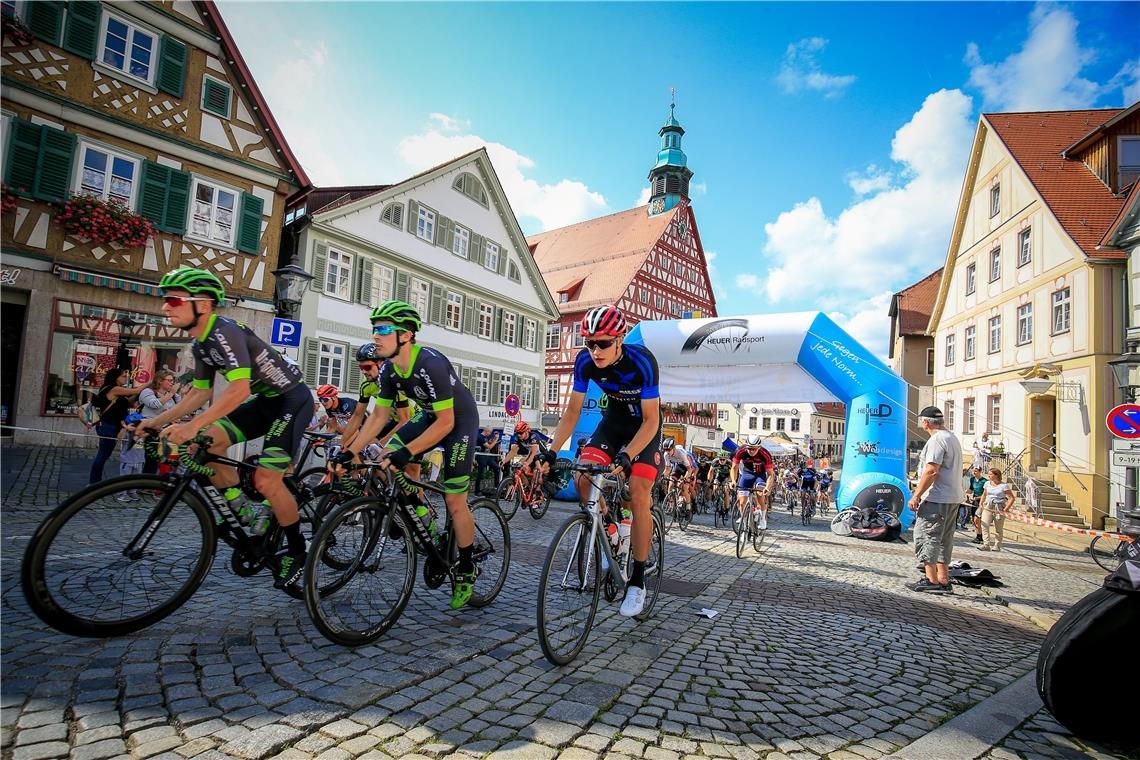 Die Radsportler müssen sich diesen Sommer nicht mehr über die Pflastersteine in der Markstraße hochquälen. Backnang ist beim elften Rems-Murr-Pokal keiner der drei Etappenorte. Foto: A. Becher