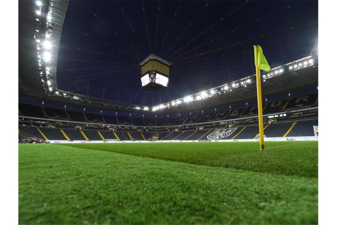 Die Ränge im Frankfurter Stadion bleiben gegen den FC Basel nun doch leer. Foto: Arne Dedert/dpa