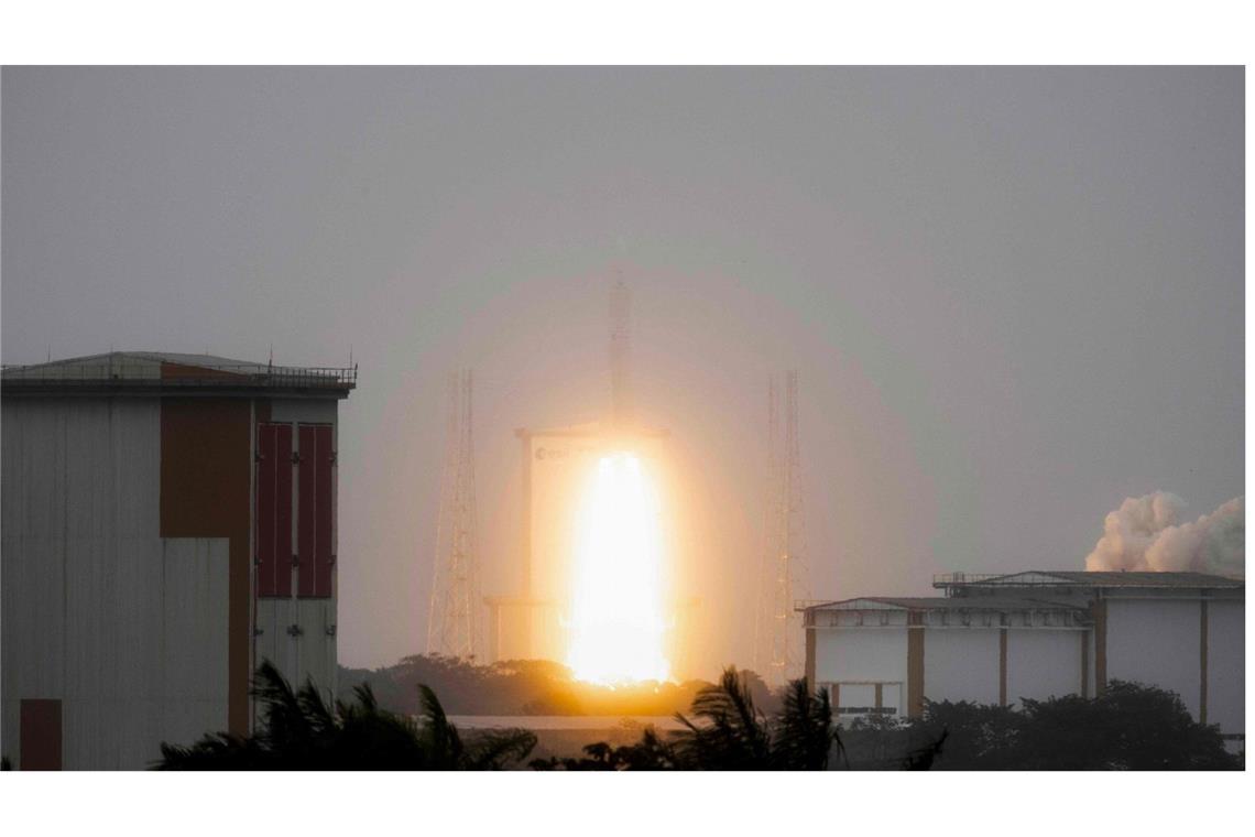 Europäische Trägerrakete zu erstem kommerziellem Flug gestartet Die Rakete hob vom europäischen Weltraumbahnhof in Kourou in Französisch-Guayana aus ab.