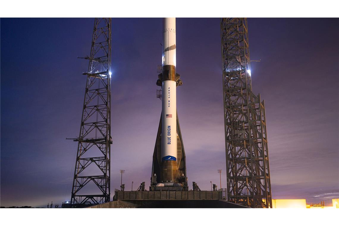 Schwerlastrakete "New Glenn" startet doch nicht Die Rakete "New Glenn" ist rund 100 Meter hoch. Sie ist nach John Glenn benannt, dem ersten US-amerikanischen Astronauten in einer Erdumlaufbahn.