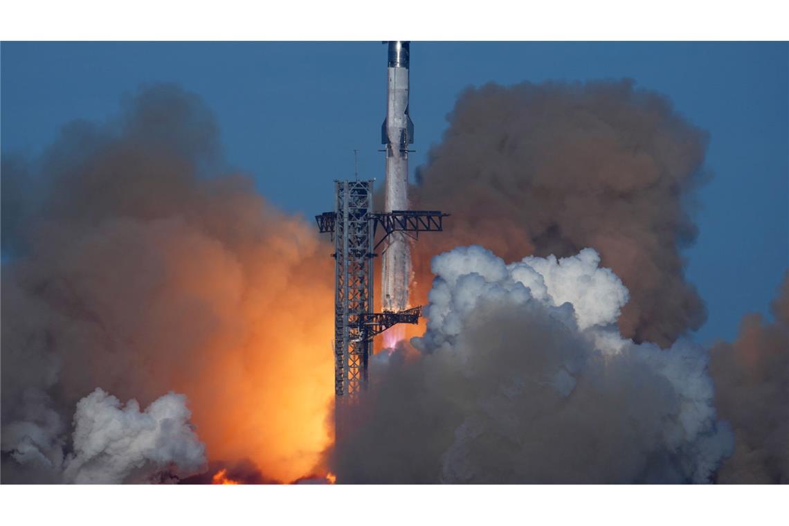 Die Rakete Starship von SpaceX startet zu einem Testflug von der Starbase in Boca Chica (Archivbild)