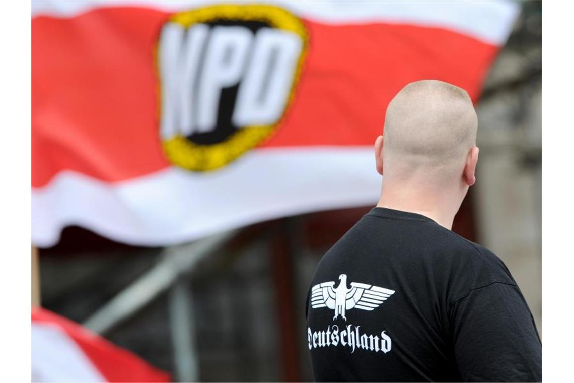 Kein Staatsgeld mehr für den Staatsfeind NPD? Die rechtsextreme NPD soll kein Geld mehr aus der Staatskasse erhalten. Foto: Matthias Balk