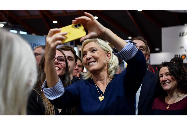 Die rechtspopulistische Politikerin Marine Le Pen hat große Chancen, nächste Präsidentin von Frankreich zu werden. Das würde auch die EU vor große Herausforderungen stellen.