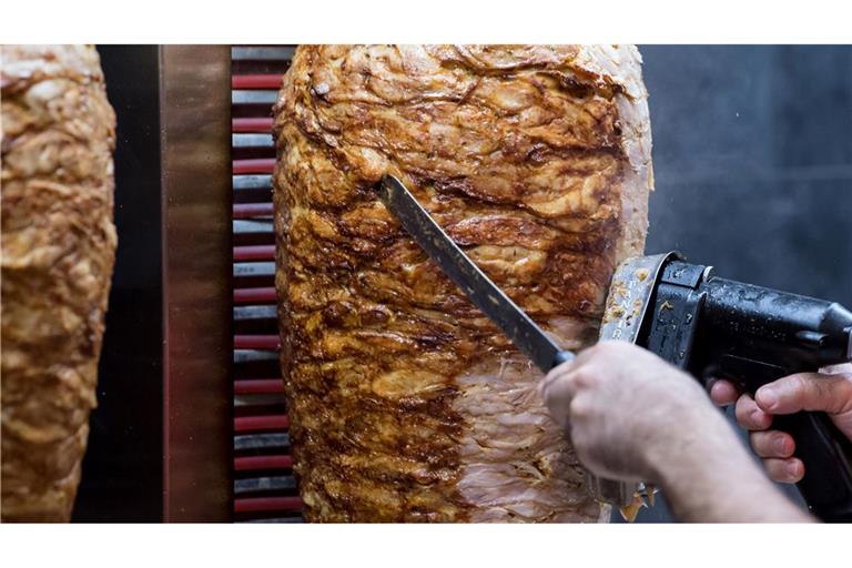 Die Regeln für die Herstellung der Fleischspieße können vorerst so bleiben, wie sie sind. (Archivbild)