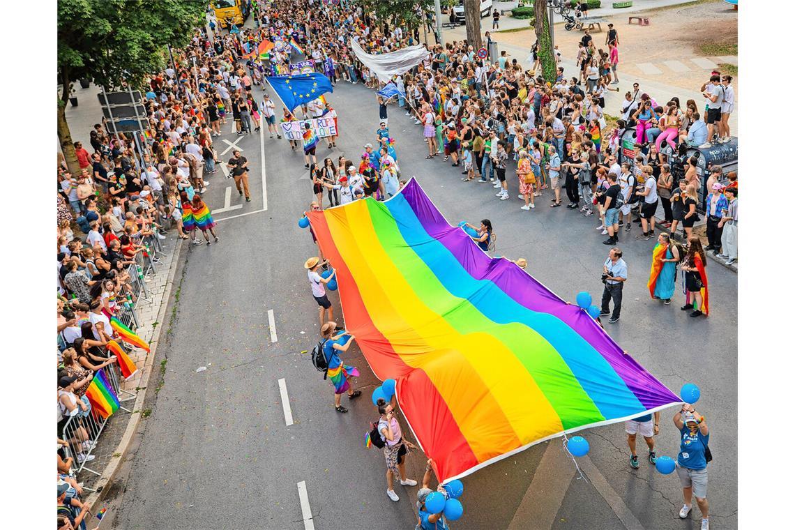 Protest gegen den CSD auch in Stuttgart geplant Die Regenbogenfahne zieht am 26. Juli erneut durch die Stuttgarter Innenstadt.