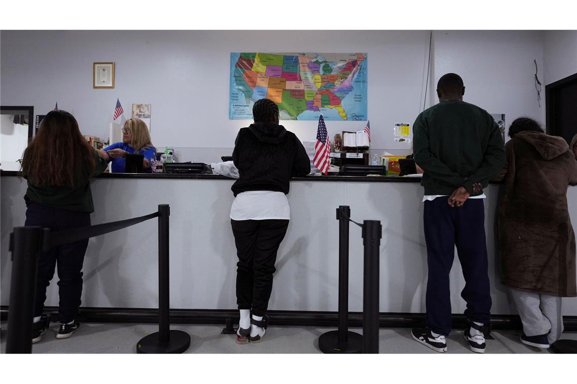 Trumps Chef für Grenzsicherheit: Fangen am Tag eins an Die Regierung des künftigen US-Präsidenten Donald Trump plant rasche Abschiebungen von Migranten ohne gültige Papiere