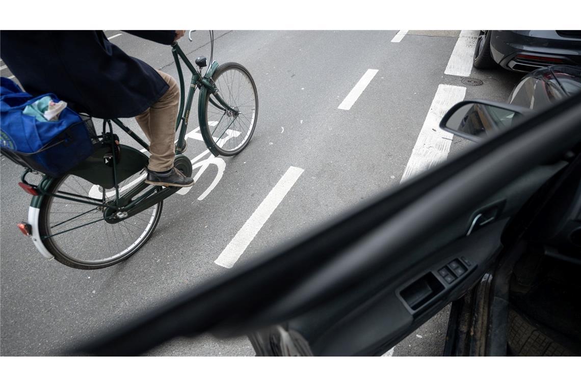 Die Regierung plant verpflichtende Türwarnsysteme für Kfz-Hersteller. (Symbolbild)