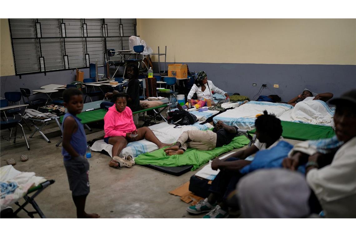 Die Regierung rief die gesamte Bevölkerung dazu auf, möglichst zu Hause zu bleiben.