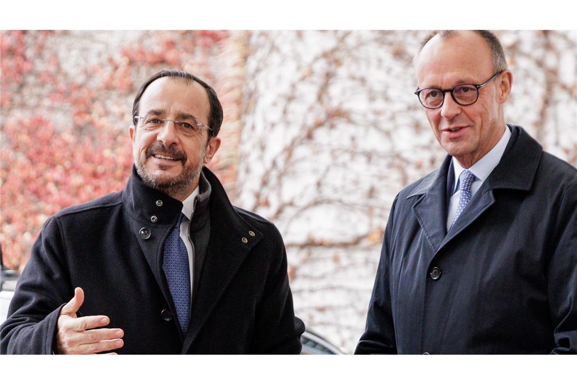 Die Regierung unter Präsident Nikos Christodoulides, hier mit Kanzler Friedrich Merz, wird in den nächsten Monaten eine Schlüsselrolle in der EU spielen. (Archivbild)