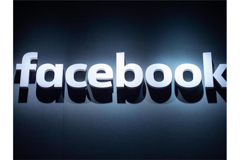 Die regierungsfeindliche Gruppe werde ab sofort als „gefährliche Organisation“ eingestuft und von allen Plattformen verbannt, teilt Facebook mit. Foto: Christophe Gateau/dpa