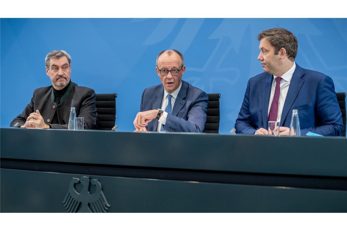 Die Regierungskoalition will das Verbrenner-Aus auf EU-Ebene aufweichen und die Anschaffung von E-Autos wieder fördern. (Archivbild)