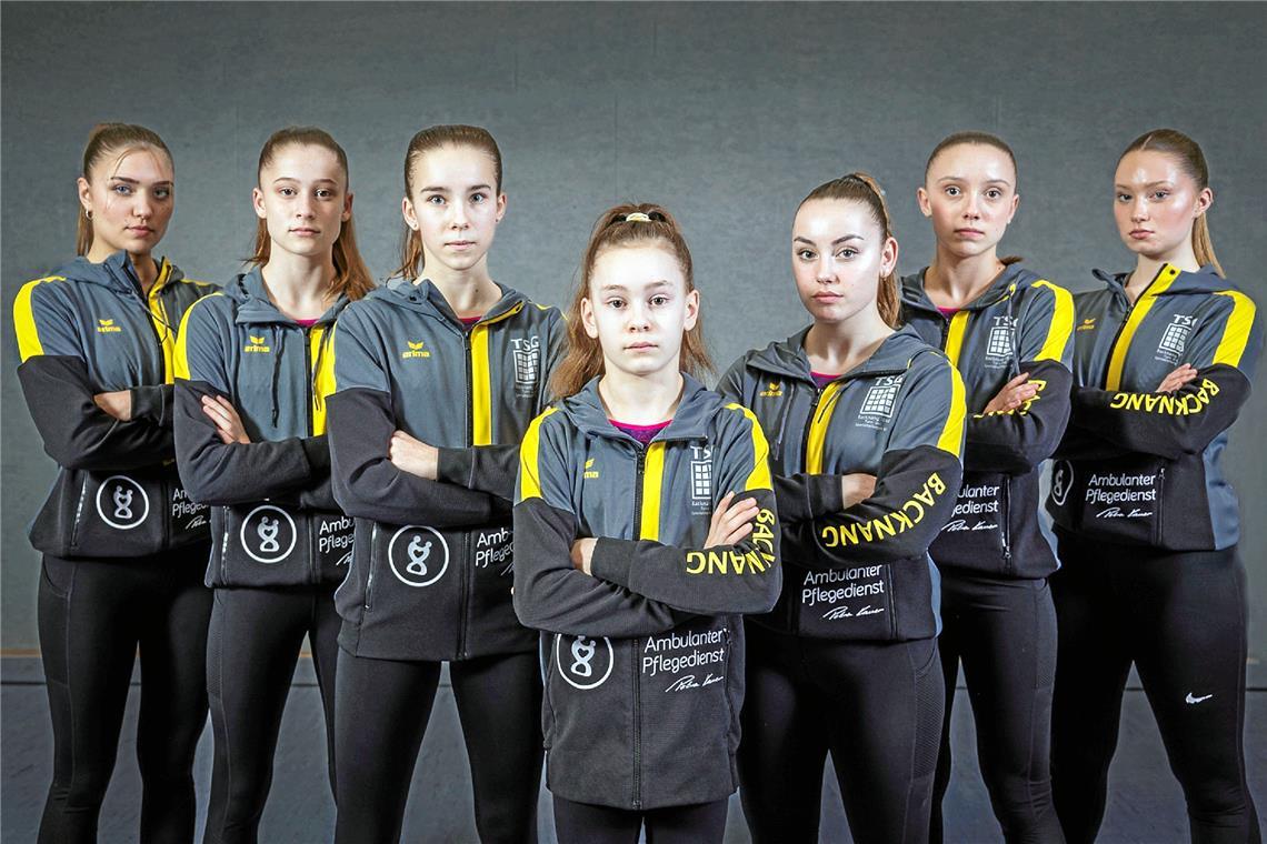 Die Riege der TSG Backnang nimmt den Aufstieg ins Visier Die Regionalliga-Riege aus dem Murrtal hat den Sprung in die Dritte Bundesliga fest im Blick. Entsprechend fokussiert gehen Emma Osswald, Marie Jahnle, Pauline Hack, Amelie Schilling, Felin Weißhaar, Lisa Hunscha und Lisa Baumgart (von links) sowie die auf dem Foto fehlenden Anneli Andergassen und Emely Pokorny die neue Saison an. Foto: Christopher Cocks