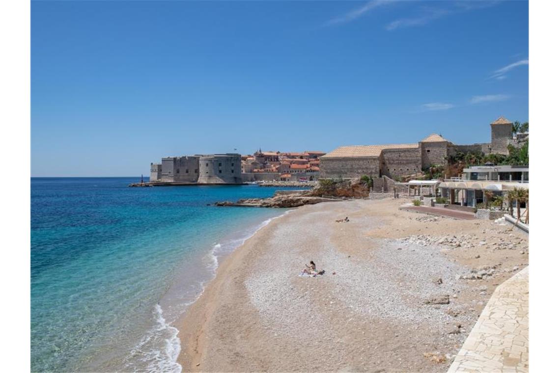 Reisebranche bereitet Urlaube mit Impfpass vor Die Reisebranche bereitet Sommerurlaube auf Basis von Impfpass und Schnelltests vor. Foto: Grgo Jelavic/Pixsell via XinHua/dpa